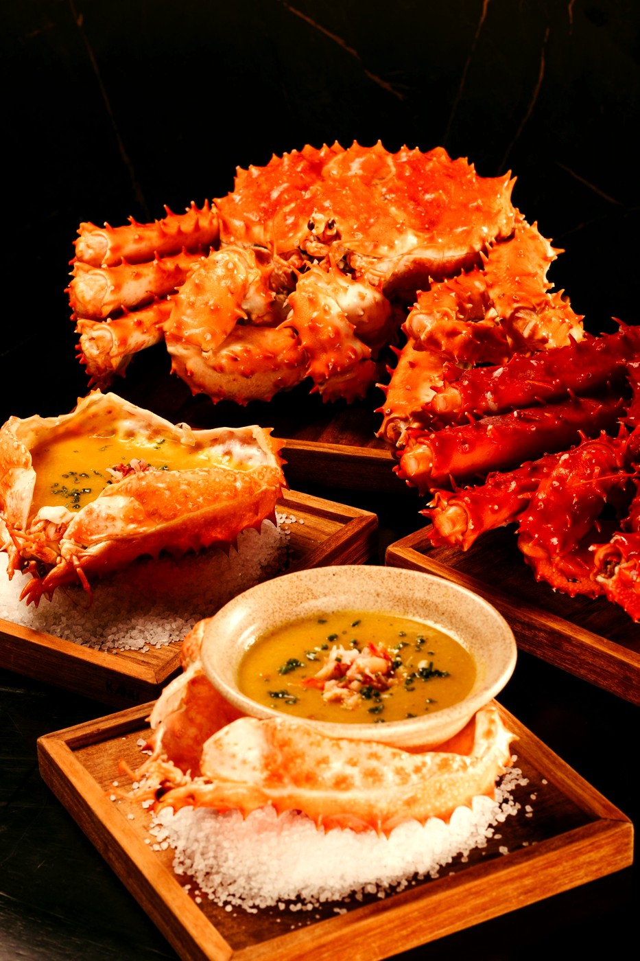 King crab presentation with dipping sauce